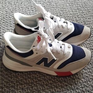 New Balance White and Navy Sneakers with Red Accents 997R Mens 6.5 Or W 8 8.5